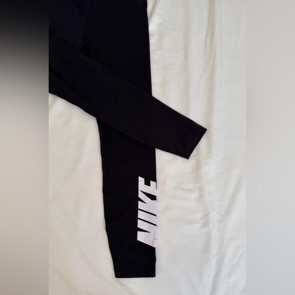 Nike Women’s Leggings - Picture 3 of 9